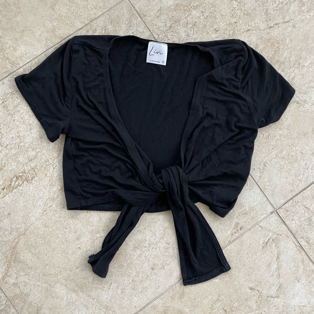 Black crop tie front top